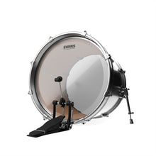 Carregar imagem no visualizador da galeria, Pele Batedeira Para Bumbo 22' Evans EQ4 Transparente BD22GB4
